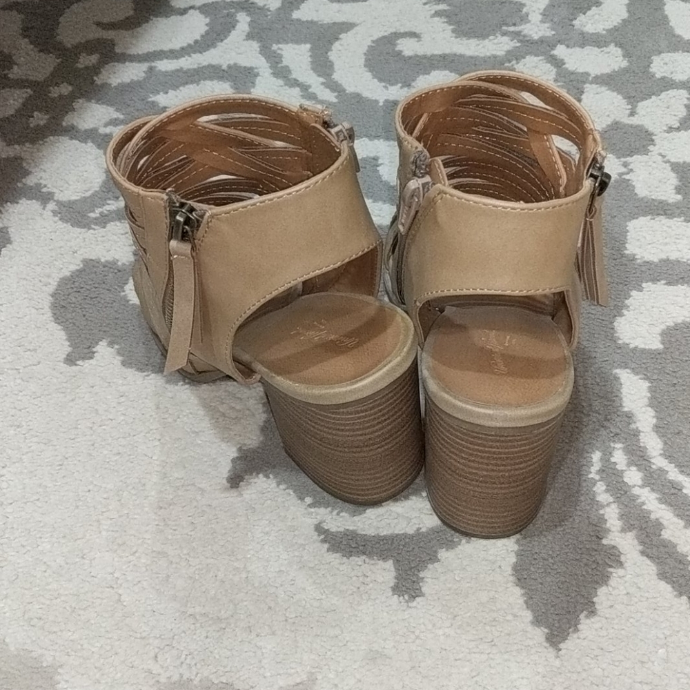 Sandals - Picture 3 of 5